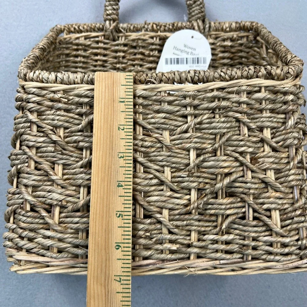 Threshold woven hanging